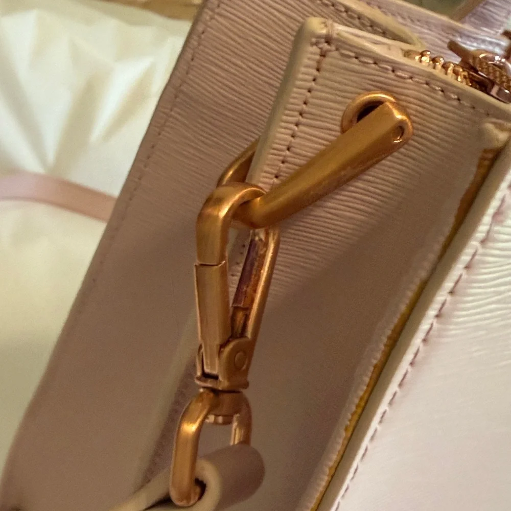 Ted Baker London 🌸 Light Pink Satchel with Gold Accents - Picture 5 of 17